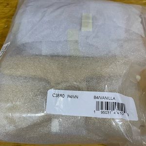 New pillow tabby 18 coach bag, in the color B4/ vanilla